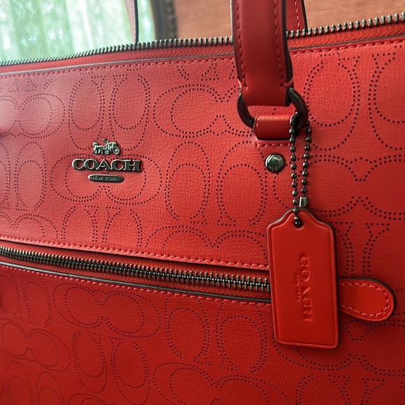 Coach NWOT Gallery tote bag in perforated Miami red, brand new - Picture 3 of 16